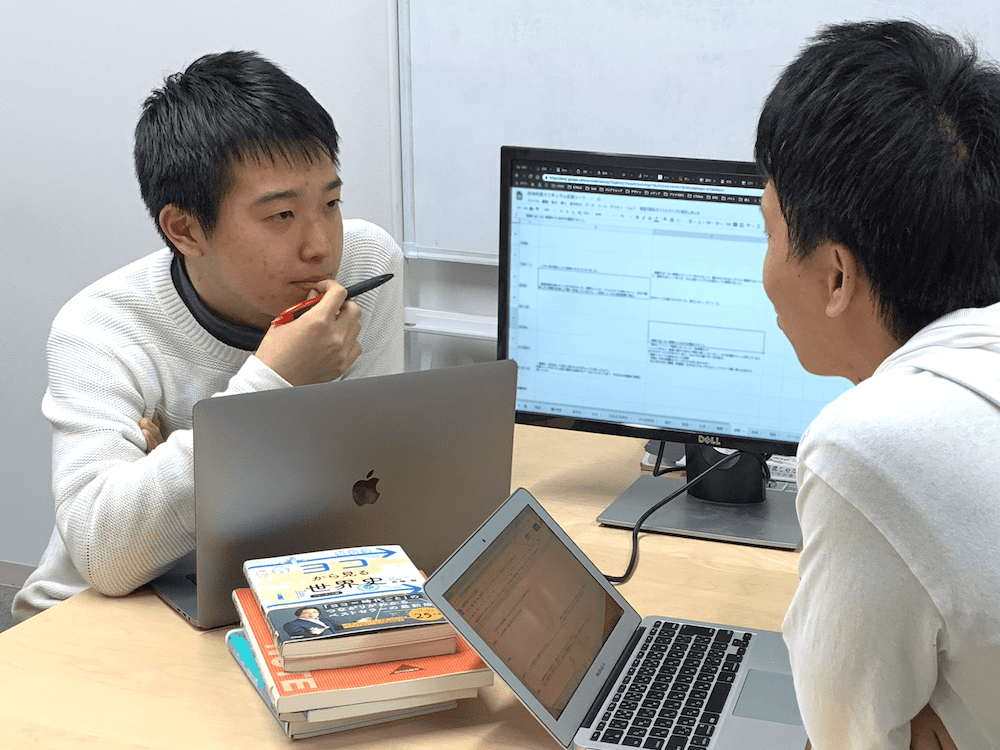 毎週1回の講師ミーティングでは、各生徒の状況を共有し、アドバイスしあえる体制になっています。